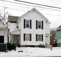 910 Lake Ave in Elyria, OH - Foto de edificio - Building Photo