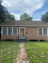 119 W Bertheaud Ave in Opelousas, LA - Building Photo