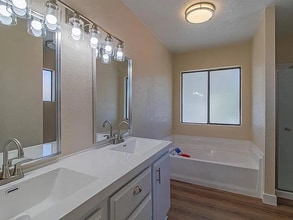 6420 E Tropicana Ave in Las Vegas, NV - Building Photo - Building Photo