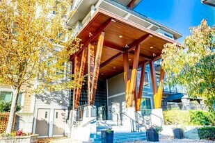 6688-6120 120 St in Surrey, BC - Building Photo