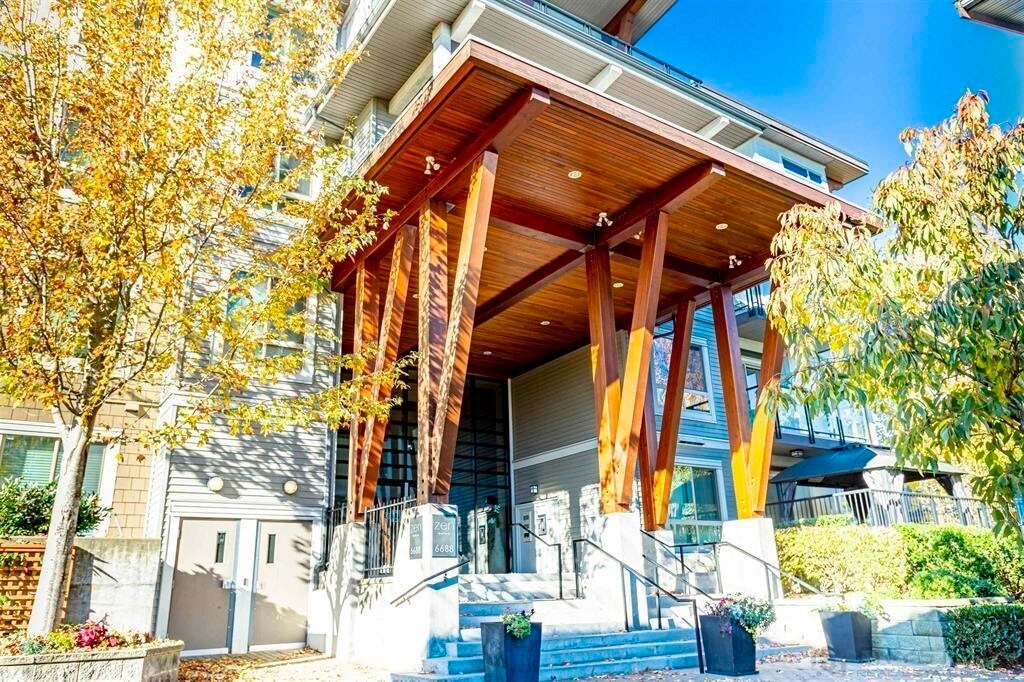 6688-6120 120 St in Surrey, BC - Building Photo