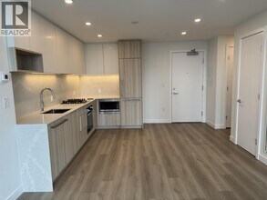 6087 Wilson Ave in Burnaby, BC - Building Photo - Building Photo