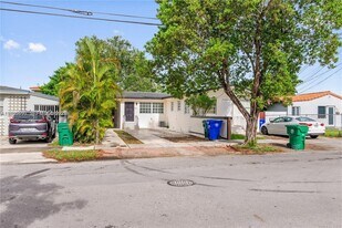 40 NW 32nd Ave in Miami, FL - Building Photo