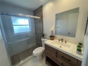 3930 Crystal Lake Dr in Pompano Beach, FL - Building Photo - Building Photo