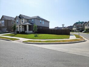 3865 Bentwood Way in New Braunfels, TX - Building Photo - Building Photo