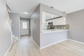 2810 Grants Lake Blvd in Sugar Land, TX - Foto de edificio - Building Photo
