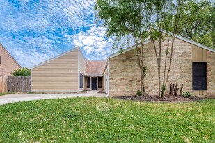15910 Tumbling Rapids Dr in Houston, TX - Building Photo