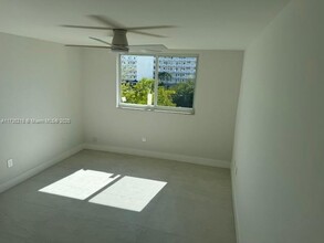 2930 Point E Dr in Aventura, FL - Building Photo - Building Photo