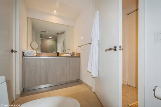 4111 S Ocean Dr in Hollywood, FL - Building Photo - Building Photo