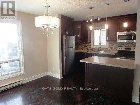 4 Hapsburg Square in Brampton, ON - Building Photo