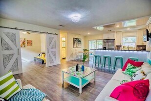 4929 Brookmeade Dr in Sarasota, FL - Building Photo