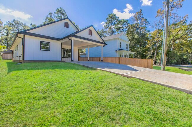 15591 Arrowhead Loop W in Willis, TX - Building Photo - Building Photo