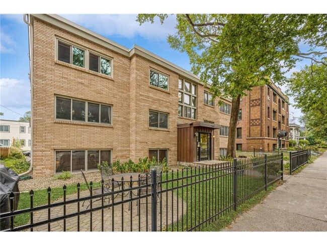 2507 Bryant Ave S-Unit -1 in Minneapolis, MN - Building Photo - Building Photo