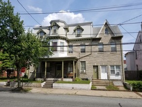 14 Units + Parking (N Charlotte/W 3rd) in Pottstown, PA - Building Photo - Building Photo