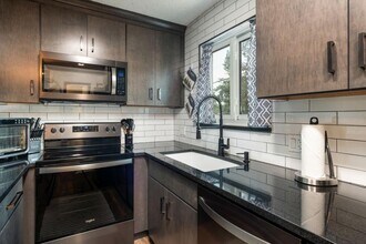 2700 S Holly St in Denver, CO - Building Photo - Building Photo