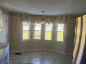 215 Apple Ridge Dr in Bluff City, TN - Building Photo - Building Photo
