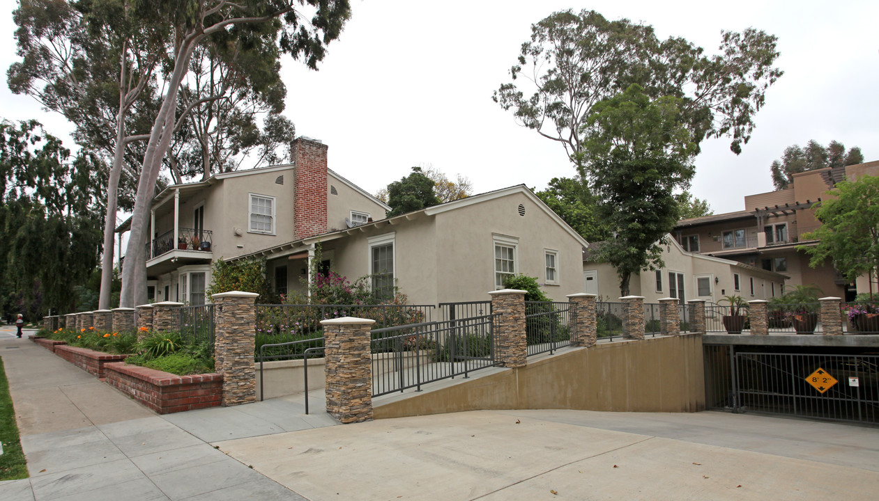 Del Mar Gardens in Pasadena, CA - Building Photo