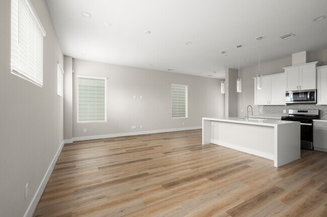 8118 Esther Acres Ln