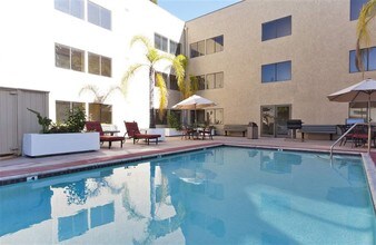 11251 Morrison St in Los Angeles, CA - Building Photo - Building Photo