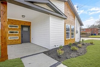 1825 Johnson St in Greenville, TX - Building Photo - Building Photo