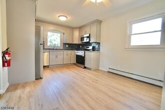 15 Wright Ct in Bloomfield, NJ - Building Photo - Building Photo