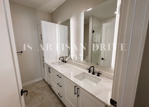 18 Artisan Dr, Unit 205 in Salem, NH - Building Photo - Building Photo