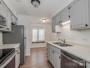 2704 New Hamlin Way in Charlotte, NC - Foto de edificio - Building Photo
