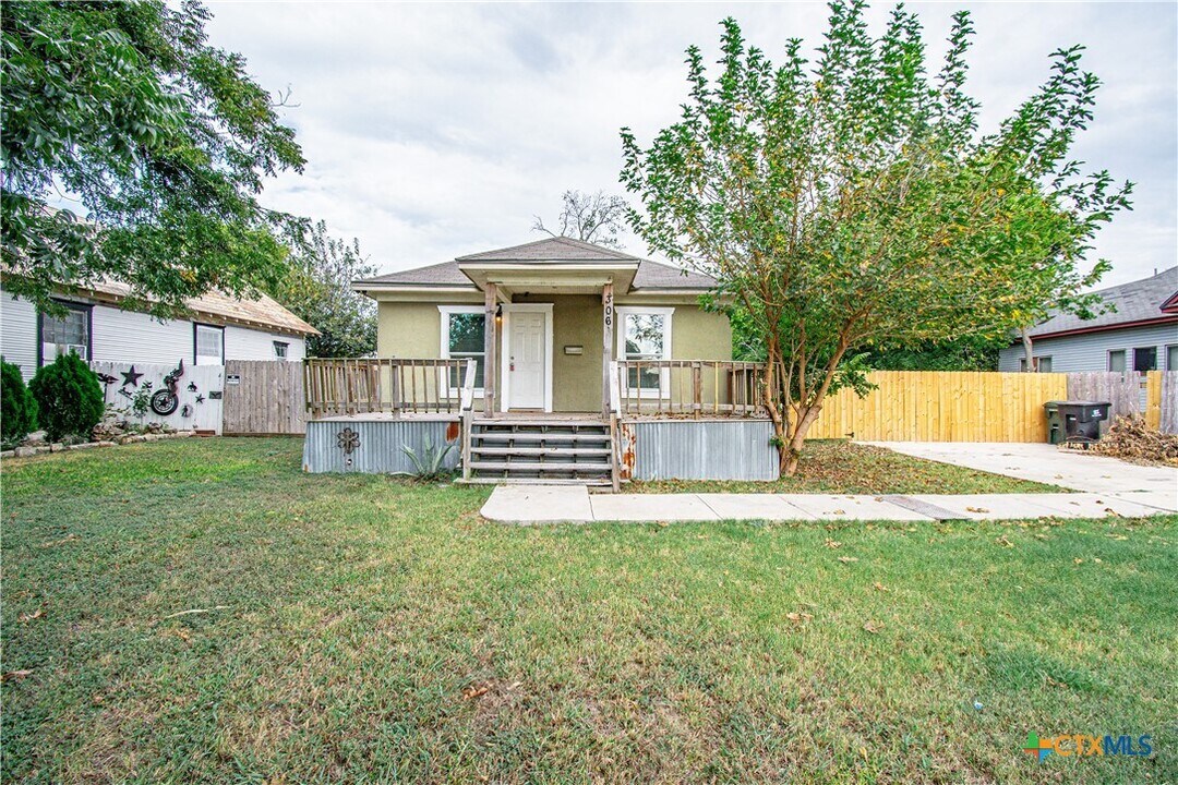 306 S 25th St in Temple, TX - Building Photo