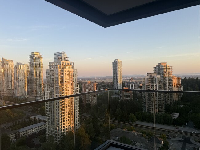 5978 Wilson Ave in Burnaby, BC - Building Photo - Building Photo