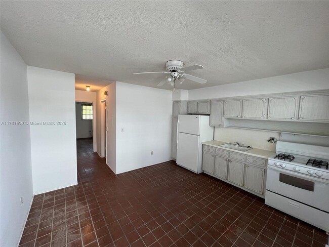 524 Washington Ave in Miami Beach, FL - Foto de edificio - Building Photo