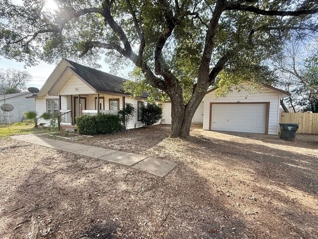 1201 S Tipton Ave in Tyler, TX - Building Photo - Building Photo