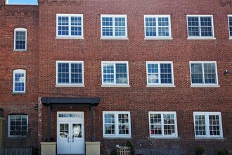 Depot Square Flats in Batesville, IN - Foto de edificio - Building Photo