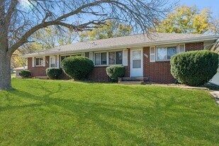5812 SW 12th St in Des Moines, IA - Building Photo