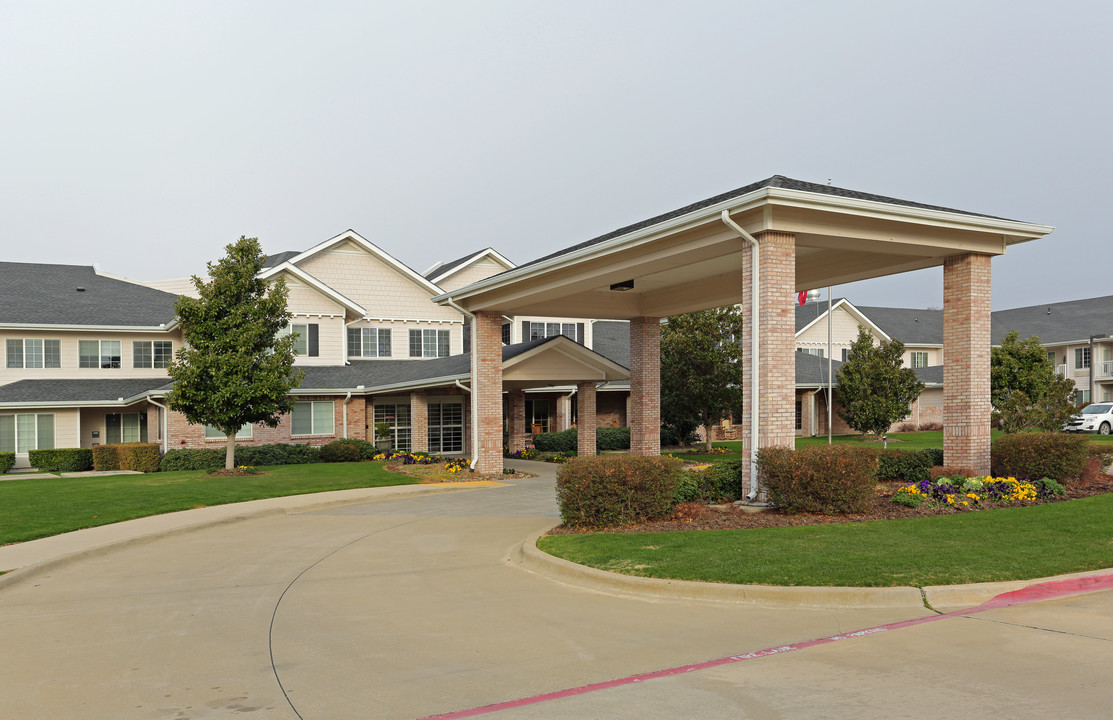 Pinewood Hills Independent Senior Living in Flower Mound, TX - Building Photo