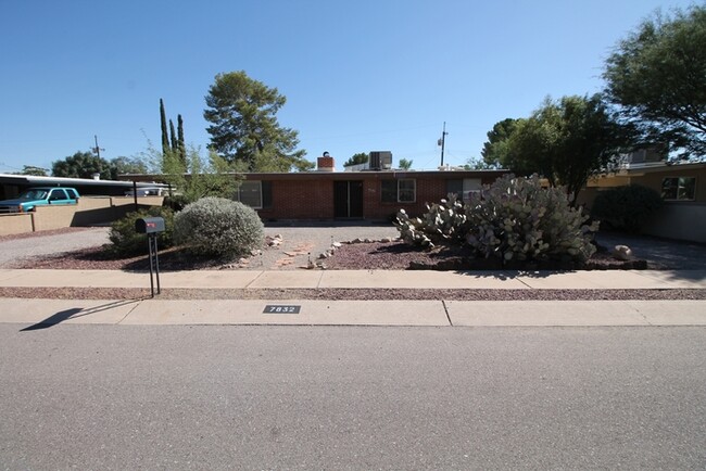 7832 E Elida St in Tucson, AZ - Foto de edificio - Building Photo