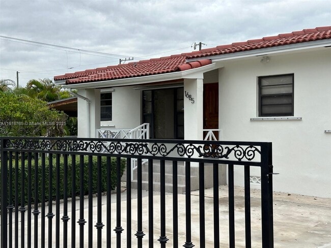property at 1685 SW 15th St