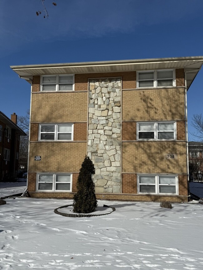 property at 308 Lincoln Ct