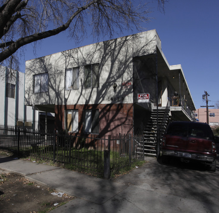 14139 Delano St in Van Nuys, CA - Foto de edificio