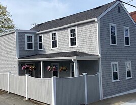 8 Howland St, Unit Unit 2 in Plymouth, MA - Building Photo