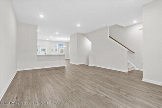 323 Mantoloking Dr in Jackson Township, NJ - Building Photo - Building Photo