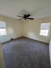 214 Delaware Rd, Unit upper in Kenmore, NY - Foto de edificio - Building Photo