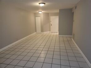 3119 Oakland Shores Dr, Unit C202 in Oakland Park, FL - Building Photo - Building Photo