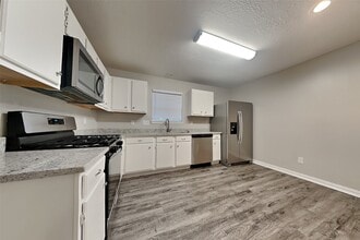 18623 Singing Woods Dr in Humble, TX - Foto de edificio - Building Photo