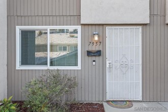 7957 Camino Kiosco in San Diego, CA - Building Photo - Building Photo