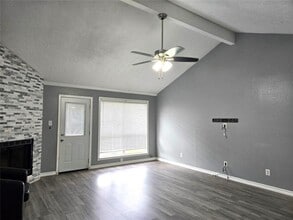 13006 Kingsmill Dr in Sugar Land, TX - Foto de edificio - Building Photo