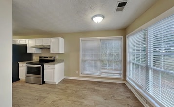 6216 Nellie Ct SE in Mableton, GA - Foto de edificio - Building Photo