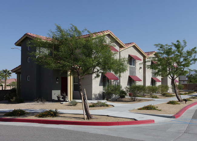 Coyote Run II Apartments in Palm Springs, CA - Foto de edificio - Building Photo