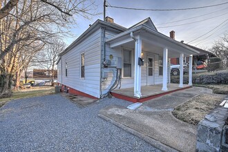 625 E Pine St in Johnson City, TN - Building Photo - Building Photo