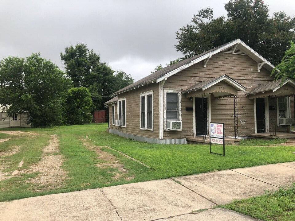107 S 25th St in Temple, TX - Building Photo