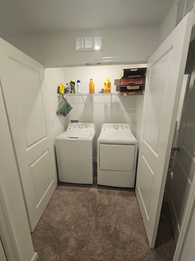 11917 Sylvia St in Dade City, FL - Foto de edificio - Building Photo